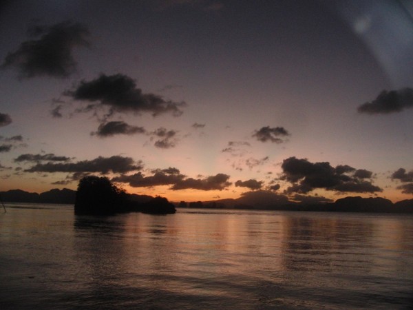 sonnenaufgang vom boot